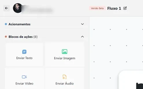 Construtor visual de fluxo, com blocos de ação ligados a partir do nó Início
